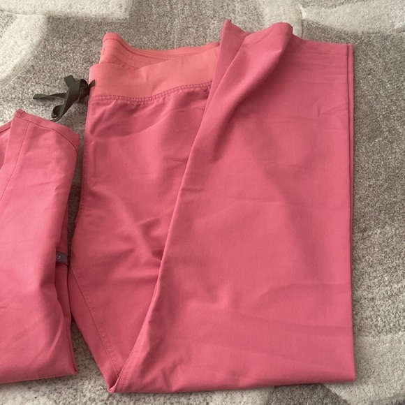 LIMITED EDITION Beat it pink scrub set - Picture 5 of 7